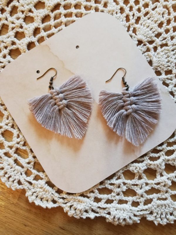 Boucles d'oreilles feuilles pendantes macramé bohème apprêts bronze – Image 2