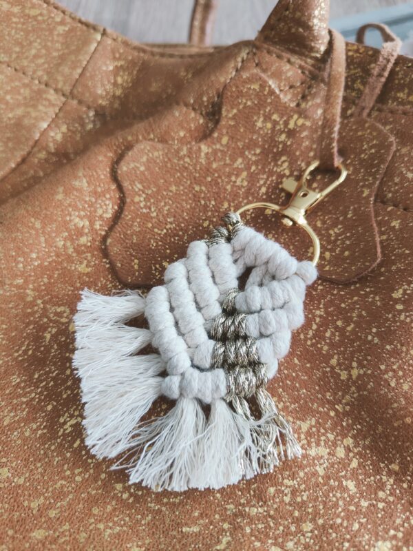 Porte clé/bijoux de sac ou banane Macramé – Image 3
