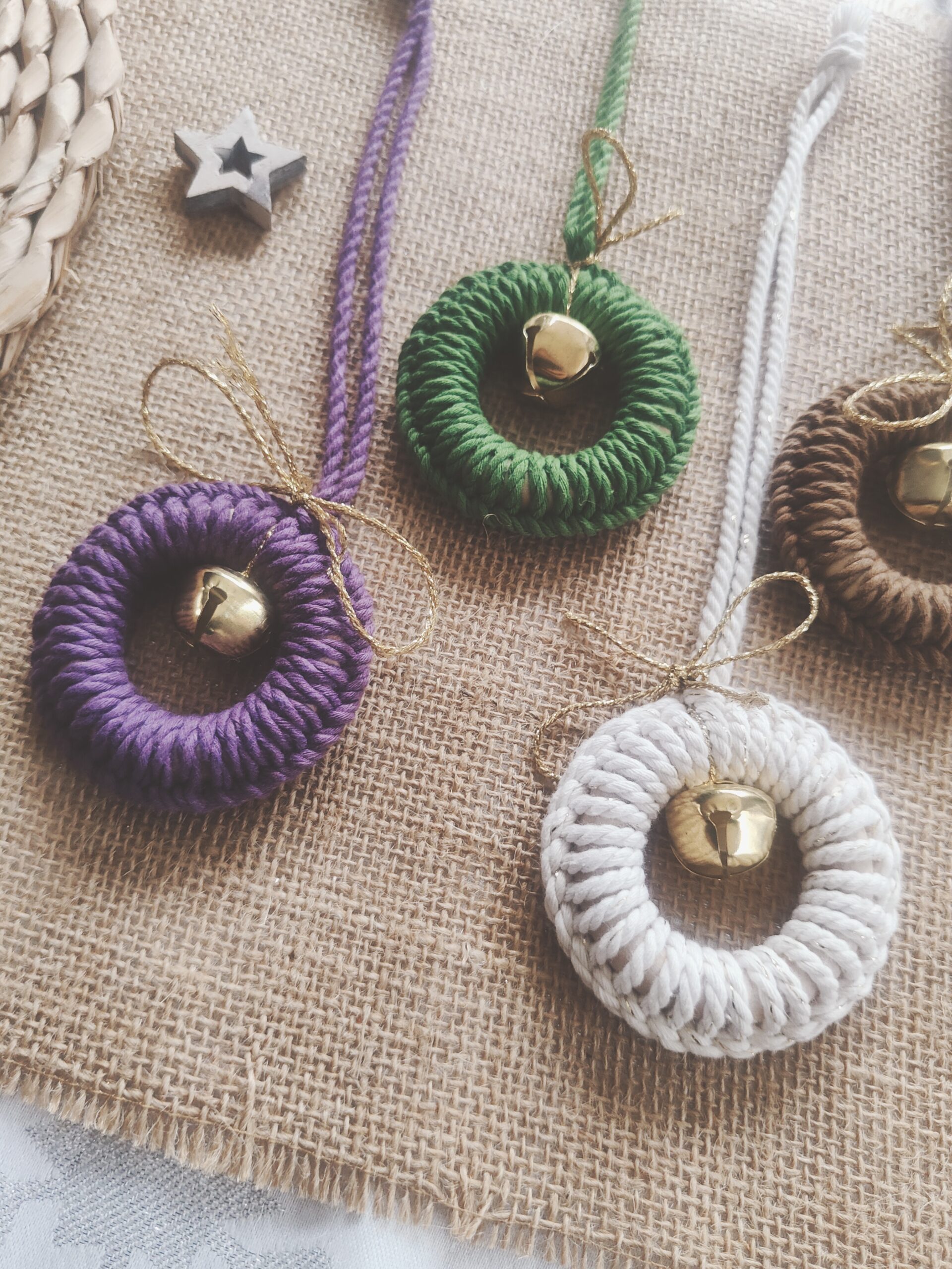 Pampille Noël - donut grelot macramé - décoration sapin